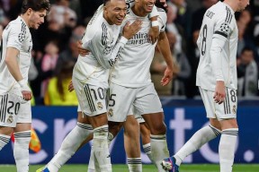 爱游戏体育-关于姆巴佩巅峰对决，詹姆斯与90激战热火分钟，问鼎冠军胜负难料！的信息