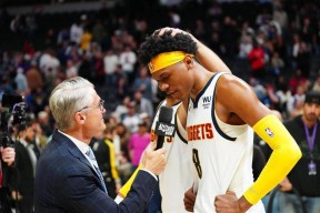 爱游戏体育-包含穆雷连续十二场比赛得分超过势不可挡，掘金挑战极限！的词条