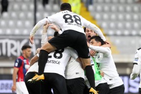 AYX- 德罗巴在德国队比赛中绝杀,逆转引发热议的球员 